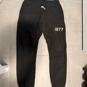 Essentials Black Sweatpants with 1977 Print